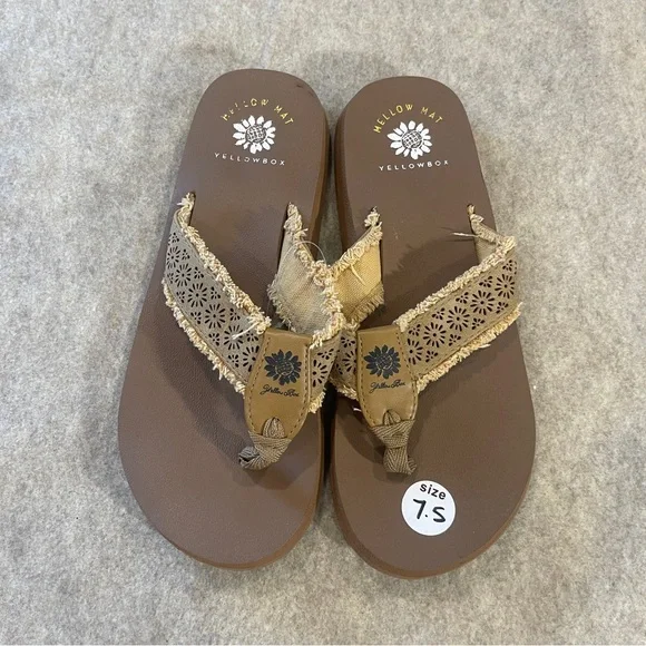 Yellow Box Tan Canvas Flip Flops Comfort Sandals Women’s Size 7.5 - Picture 4 of 8